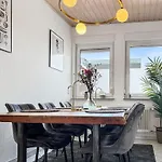 Rooftop Penthouse With Hot Tub Apartmán