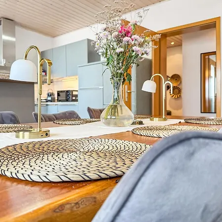 Zentrales Penthouse In Mit Whirlpool & Billard Apartman *