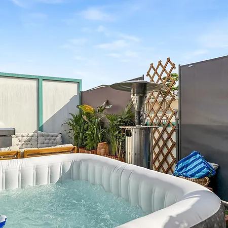 Апартаменты Rooftop Penthouse With Hot Tub Штутгарт