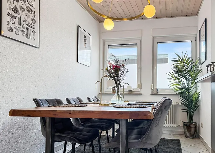 Zentrales Penthouse In Mit Whirlpool & Billard Apartman